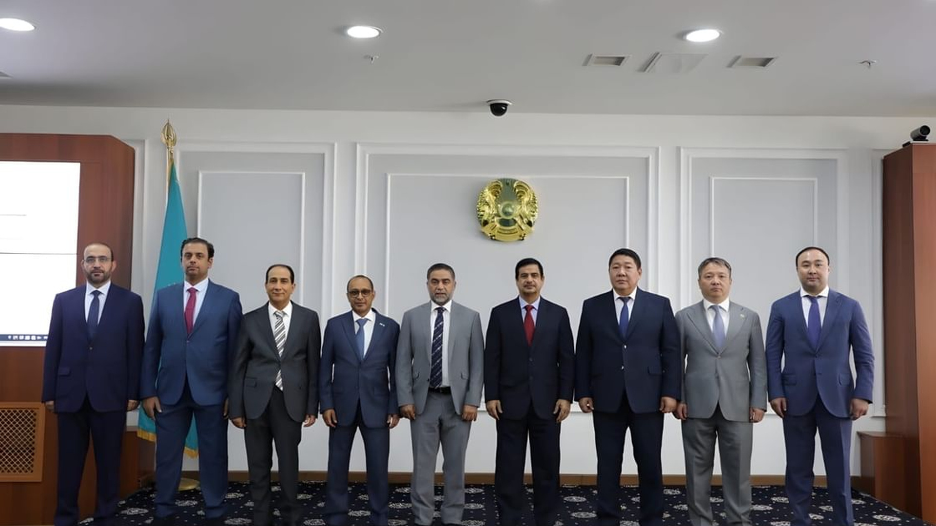 وفد «قضاء أبوظبي» يطّلع على الأنظمة الرقمية ومراكز الإصلاح والتأهيل في كازاخستان